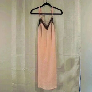 Women’s Pink Lilac + London Night Gown